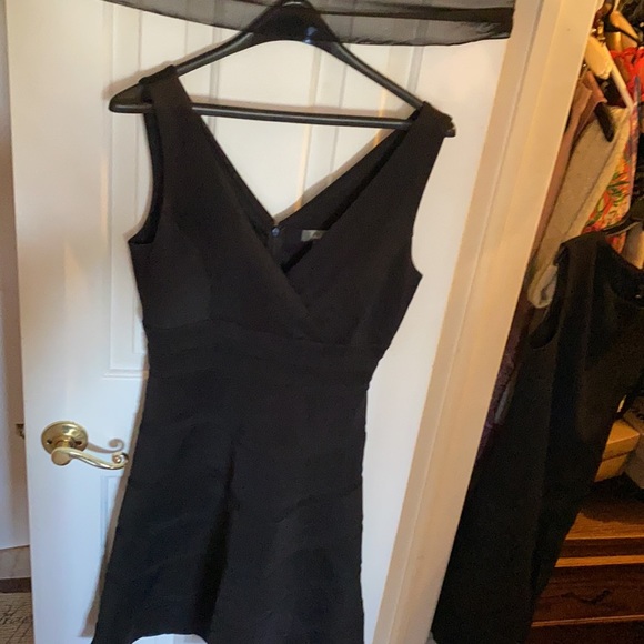 Black dress - Picture 3 of 4